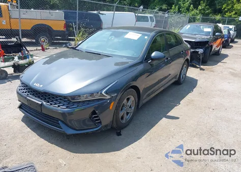 2022 Kia K5 Lxs z USA, uszkodzony, nr VIN 5XXG14J27NG105997